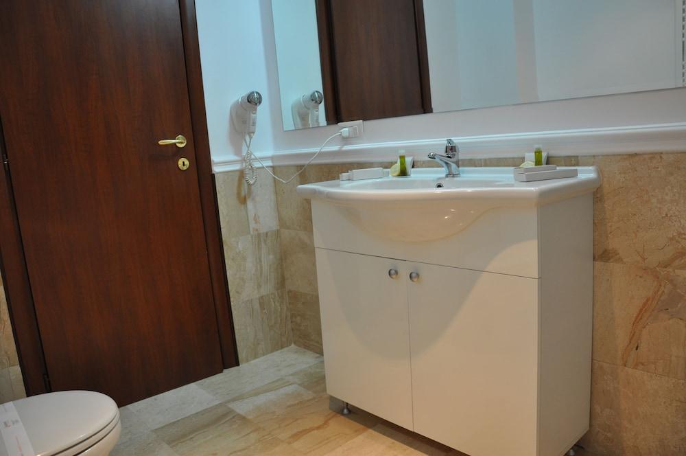 Vigo Grand Hotel Ploiesti Ngoại thất bức ảnh