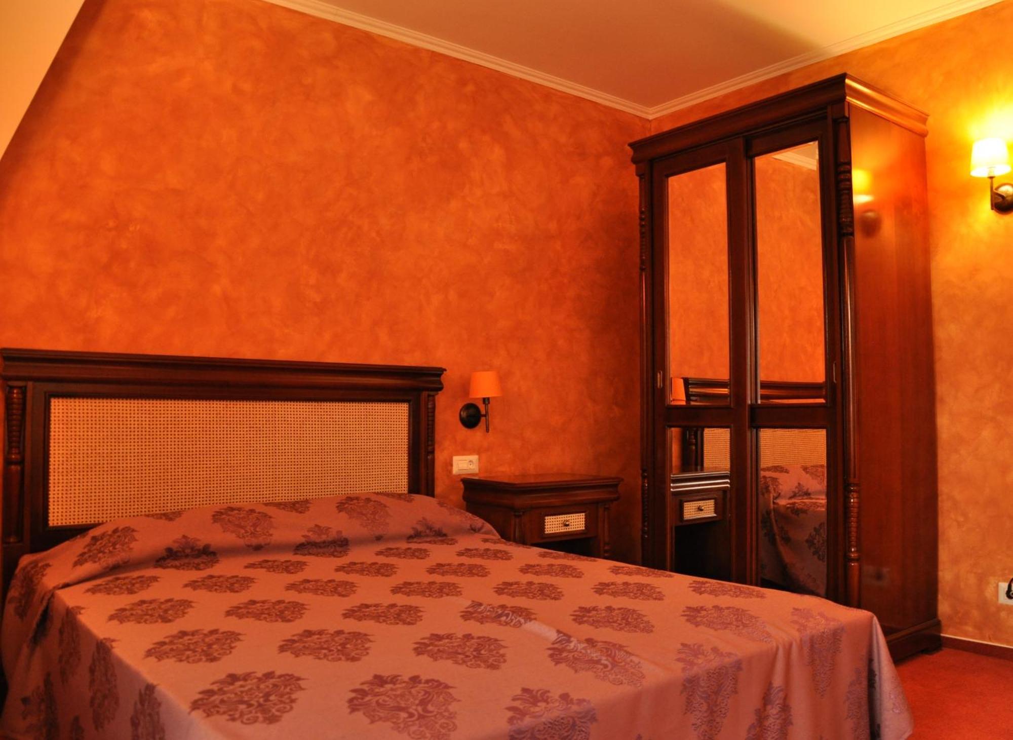 Vigo Grand Hotel Ploiesti Phòng bức ảnh