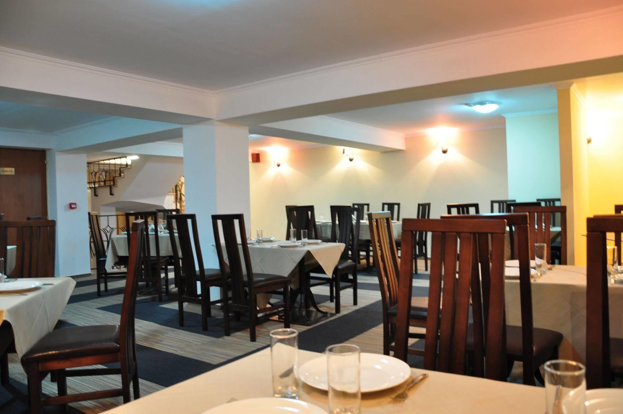 Vigo Grand Hotel Ploiesti Ngoại thất bức ảnh